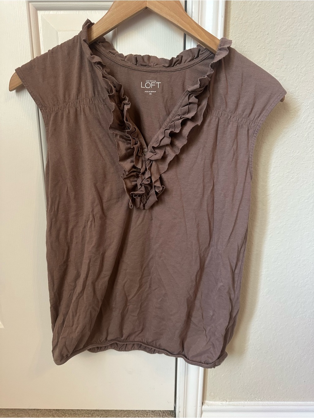 Ann Taylor LOFT Women's Ruffle V-Neck Cap Sleeve Top - Brown - 60% cotton